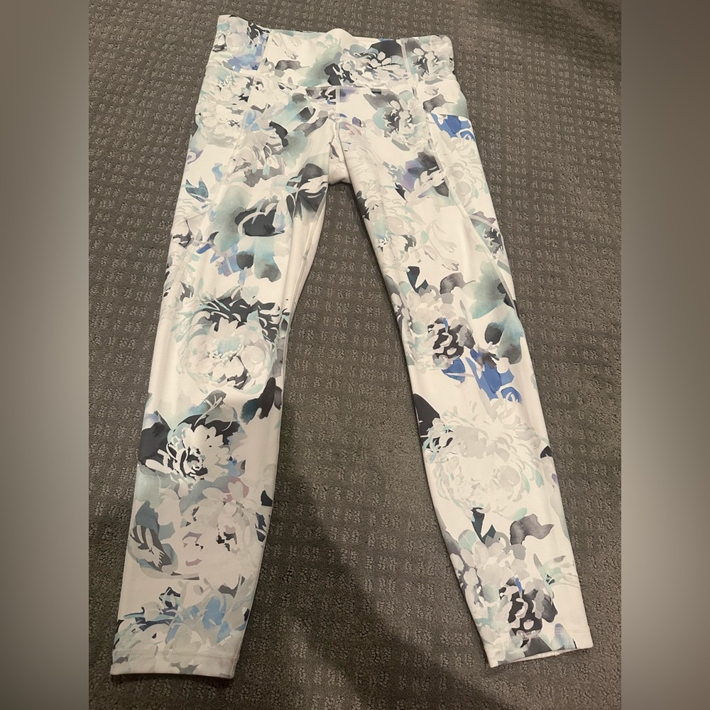 Women”s Athleta crop